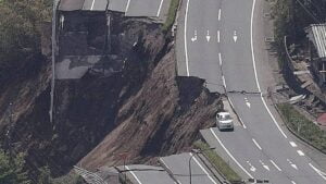 Japan Earthquake Triggers Tokyo Warning for Entire West Coast as 4-Foot Tsunami Waves Hit Ishikawa