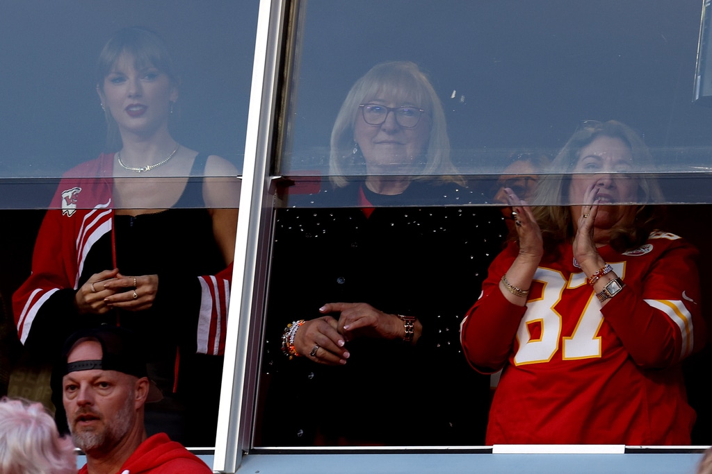 Taylor Swift Joins Travis Kelce’s Parents Donna and Ed in Celebrating His 2024 Super Bowl Berth